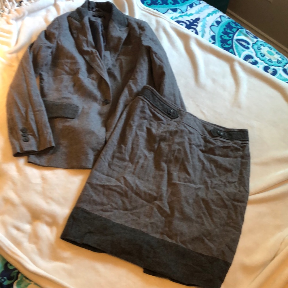 Gorgeous 2 tone grey skirt suit